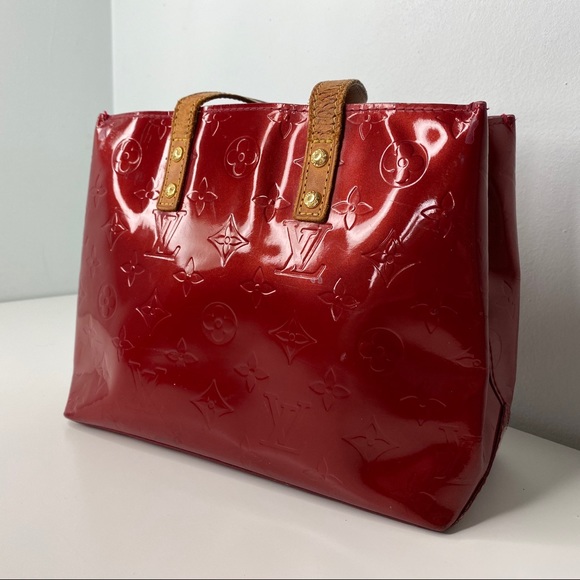 Seductive Red Louis Vuitton Vernis Reade PM Bag - Picture 2 of 9